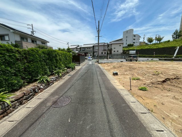 蒲郡市大塚町丸山 売土地の前面道路含む現地写真|北側より撮影