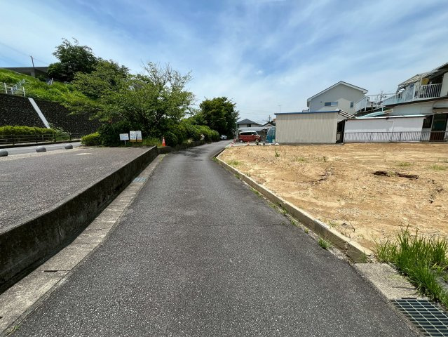 蒲郡市大塚町丸山 売土地の前面道路含む現地写真|南側より撮影