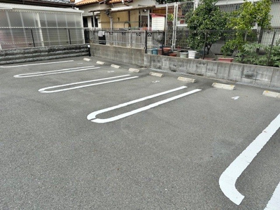 【駐車場】 | ＡＤＤＲＥＳＳ　２１１ | カースペースがあります