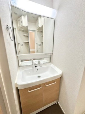 【洗面所】 | ＡＤＤＲＥＳＳ　２１１ | 明るい洗面所です