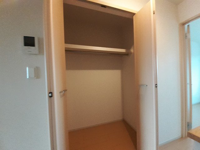 讃良レジデンスの収納|こまごまとしたものを収納できそうですね