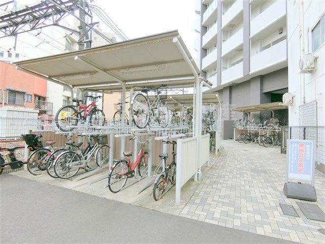 スタイリオ蒲田のその他共用部分|屋根付きラック式の駐輪場