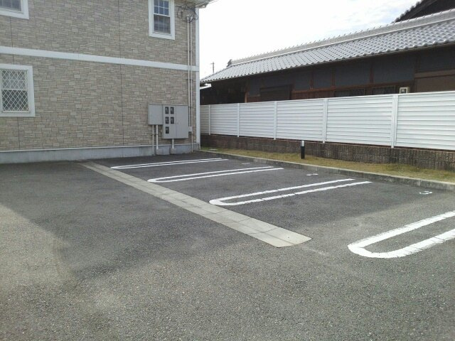 【駐車場】 | ソレイユ堀溝 | 駐車スペースもあります
