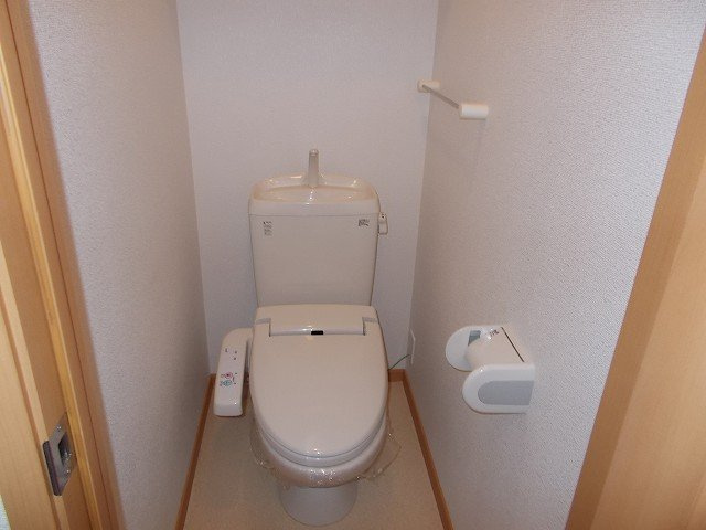 【トイレ】 | ソレイユ堀溝 | コンパクトで使いやすいトイレです