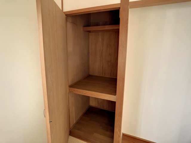 直方市大字頓野の賃貸マンションの収納