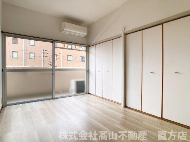 直方市大字頓野の賃貸マンションの居間・リビング
