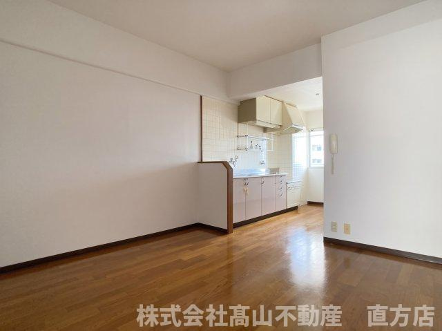 直方市大字頓野の賃貸マンションの居間・リビング