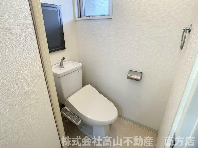 直方市大字頓野の賃貸マンションのトイレ