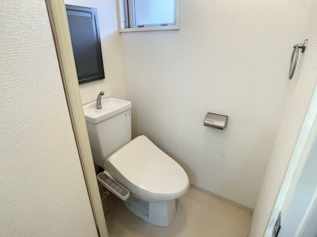 直方市大字頓野の賃貸マンションのトイレ