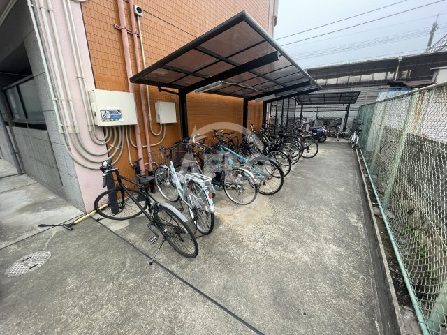 ローレル関大前のその他|駐輪場