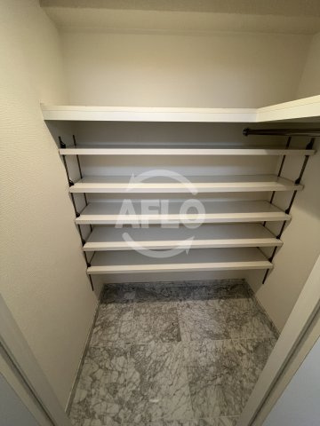 プレサンス新大阪ステーションフロントの内装|シューズボックス