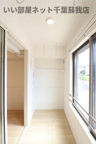 おゆみ野中央６丁目アパートのバルコニー|花粉やPM2.5が洗濯物に着かないインナーバルコニー！
