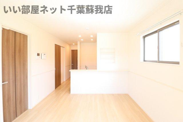 おゆみ野中央６丁目アパートの居間・リビング|使いやすいリビングです