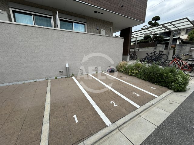 プルメリア江坂のその他共用部分|バイク置き場