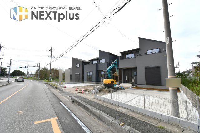 蓮田市藤ノ木第５　全３棟　３号棟の前面道路含む現地写真