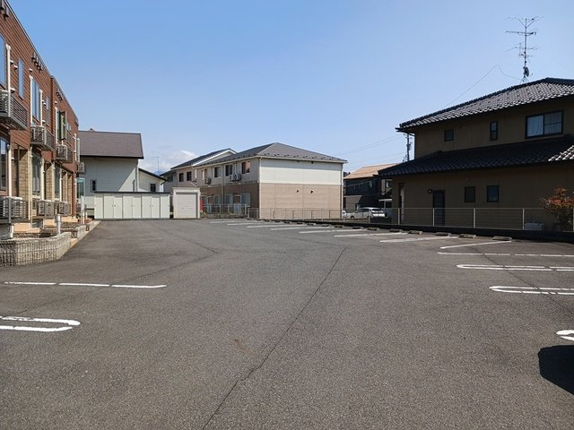 アンジール　ハーネの駐車場