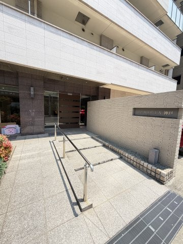 LUKICIA神戸のエントランス