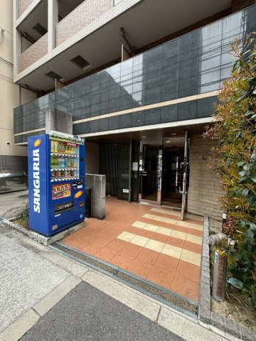 ジュネーゼグラン上本町のエントランス