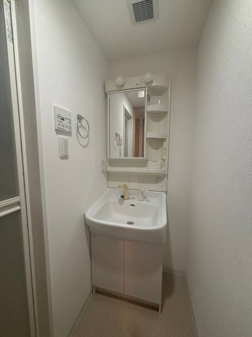 ジュネーゼグラン上本町の洗面所