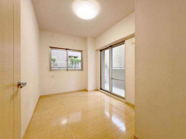 【子供部屋】 | ローレルコート鳳 | 2面採光なので、日差しを長時間受ける事が出来る暖かいお部屋です。