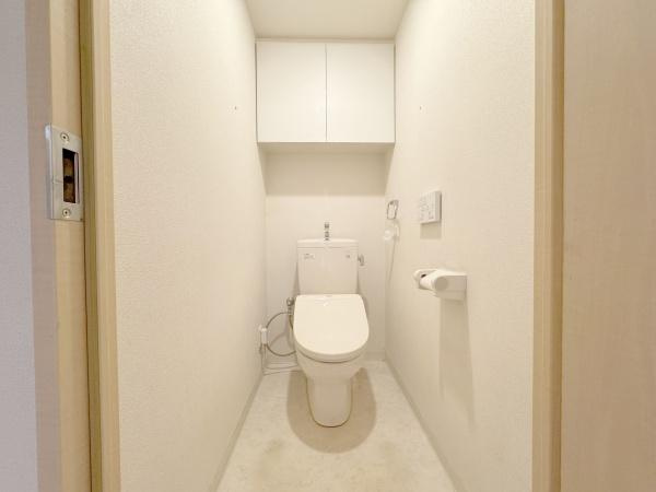 【トイレ】 | ローレルコート鳳 | 節水型でエコなトイレには、今では当たり前のウォシュレット付き。便座を温める機能付き！