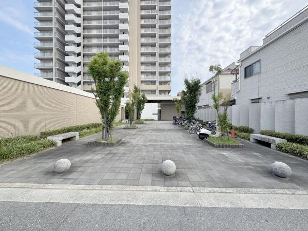 【その他】 | ローレルコート鳳 | 休日にはご家族連れで賑わうショッピングモールで、お買い物もお食事も楽しめます♪