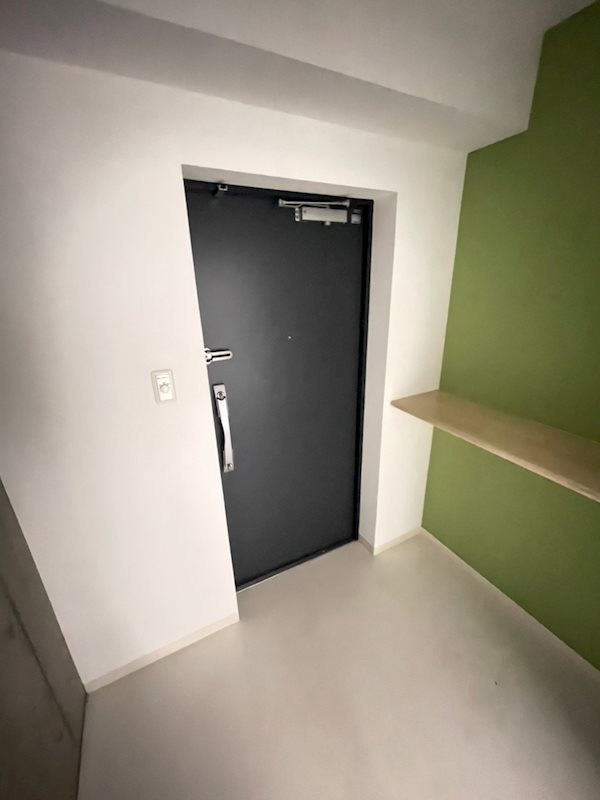 ルクレ堺筋本町レジデンスの玄関