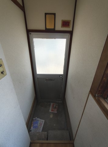 白鳩荘B棟の玄関
