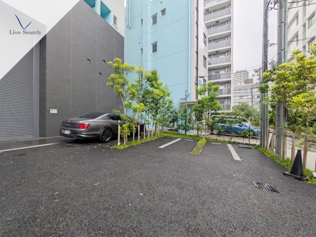 W-gates Towerの駐車場
