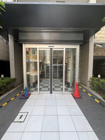 大阪市西区江戸堀１丁目の賃貸マンションのエントランス