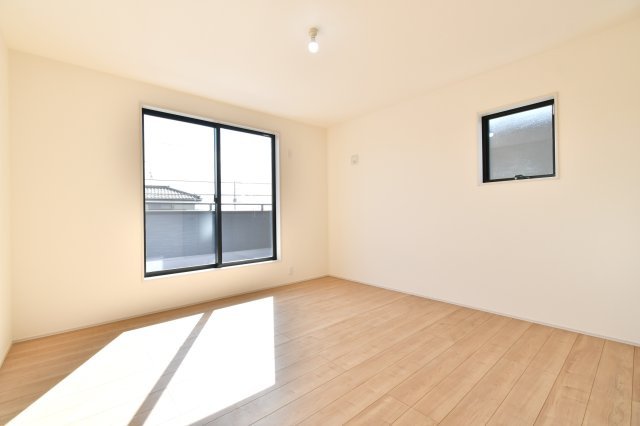 蓮田市藤ノ木第５　全３棟　２号棟の洋室|【洋室①：】