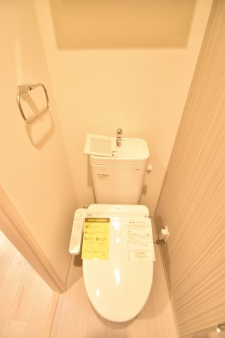 大阪市都島区内代町３丁目の賃貸マンションのトイレ