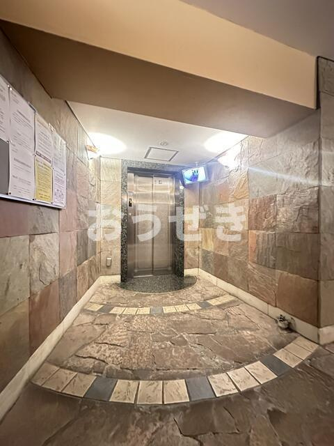 ドメス山下町ベイタワーのエントランス