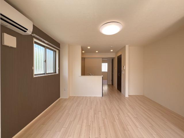 【居間・リビング】 | ◆不動産すまラボの新プラン◆入居時の費用負担が0円で入居可能♪お気軽にお尋ねください♪
