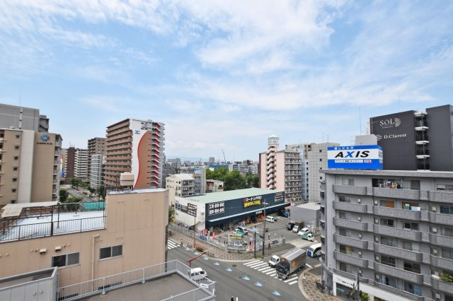 エステムコート梅田天神橋Ⅱグラシオの展望|角部屋ならではの魅力として、8階からの眺望の良さが際立ちます。