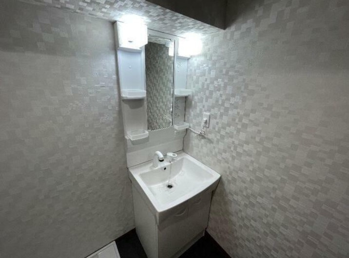 アーバンコート浦和の独立洗面台|同建物別部屋参考写真