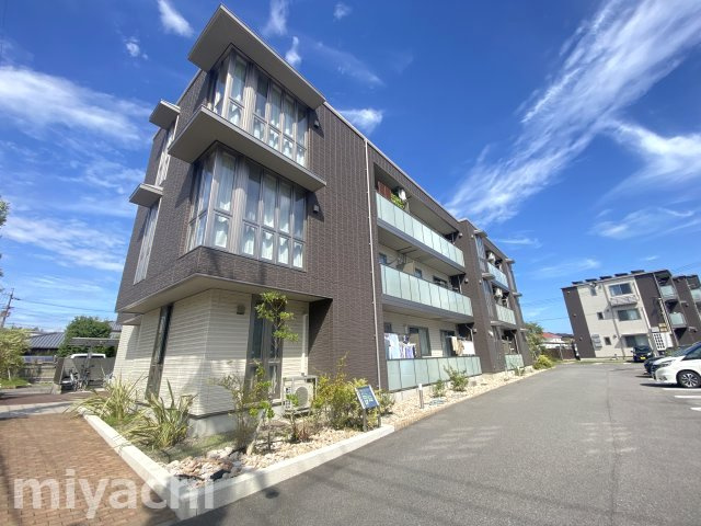 シャーメゾンガーデン福島　B