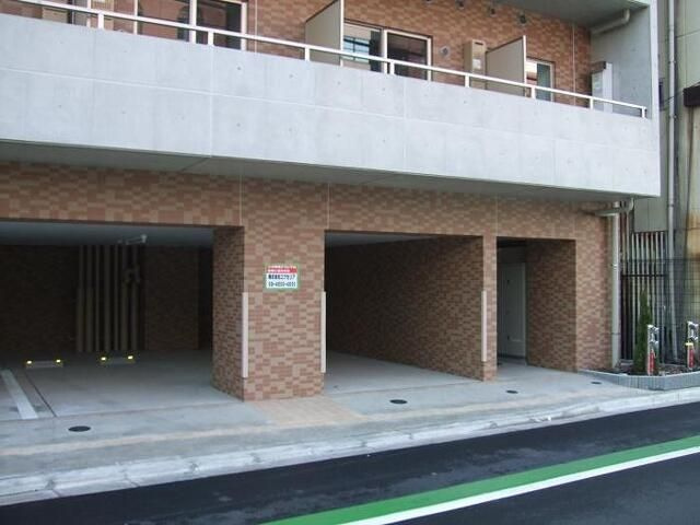 ステージグランデ大宮の駐車場