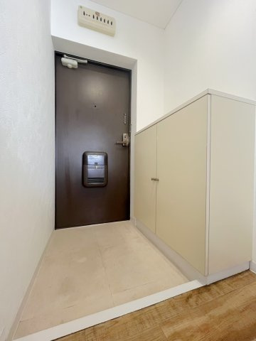 第1コーポ岡村の玄関