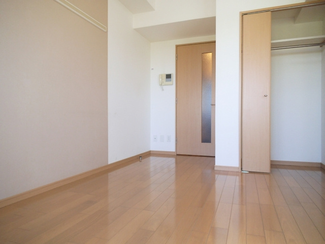 リバーサイドビュー皇漢の居間・リビング|使いやすい形のお部屋です☆