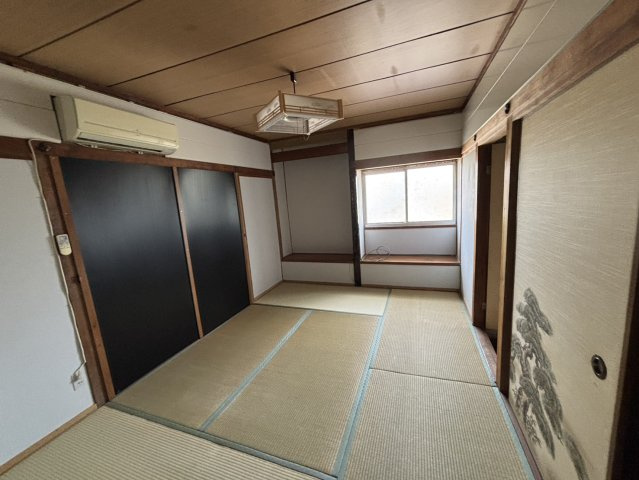 福角町貸家　松山市福角町戸建賃貸の和室|和室ならではの温かな和の空間で寛ぎの時間を過ごせます