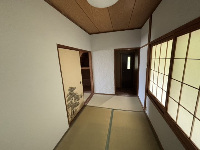 福角町貸家　松山市福角町戸建賃貸の和室|柔らかい畳が心地よい和室