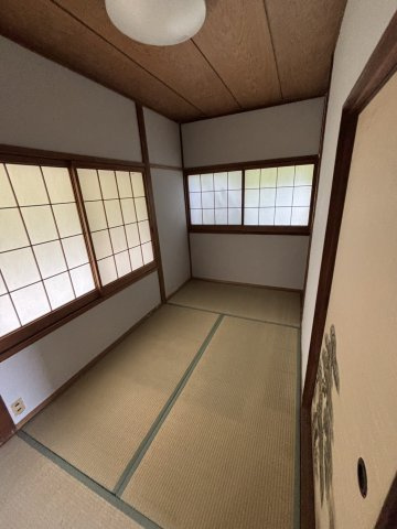 福角町貸家　松山市福角町戸建賃貸の和室|フローリングだけでなく、和室もあります
