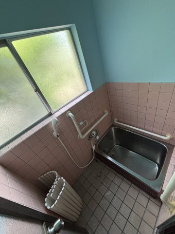 福角町貸家　松山市福角町戸建賃貸の浴室|コンパクトで使いやすいお風呂です