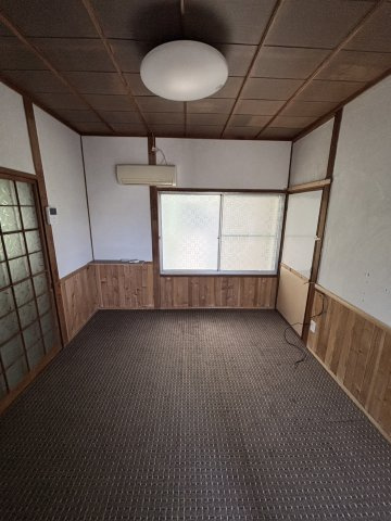 福角町貸家　松山市福角町戸建賃貸の居間・リビング|使いやすい居間です