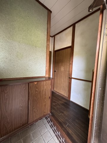 福角町貸家　松山市福角町戸建賃貸の玄関|シンプルで使いやすい玄関です