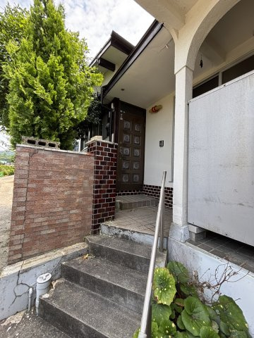 福角町貸家　松山市福角町戸建賃貸のエントランス|建物の内部です