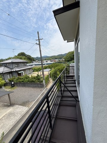 福角町貸家　松山市福角町戸建賃貸のバルコニー|バルコニーがあります