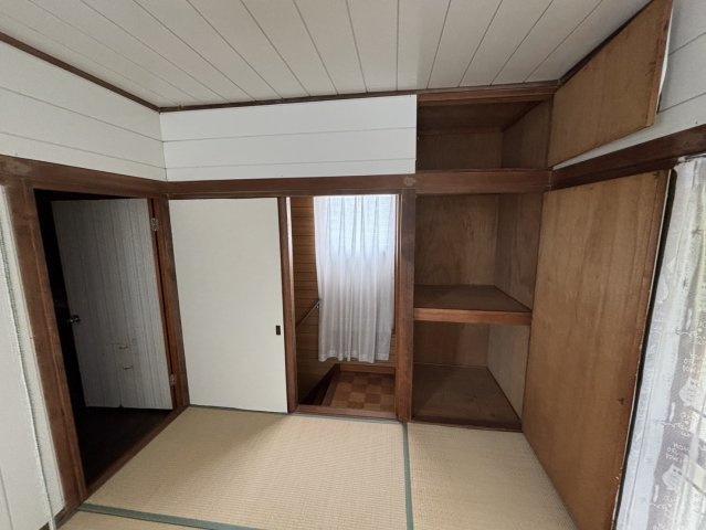 福角町貸家　松山市福角町戸建賃貸の内装|明るい室内です