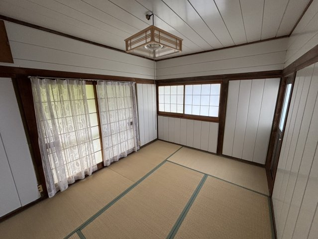 福角町貸家　松山市福角町戸建賃貸の和室|明るい和室です